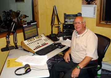 Dick Howe in studio